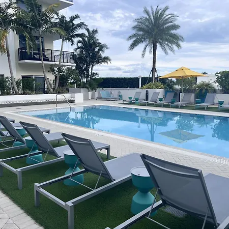 Master Bed Room In Calle Ocho